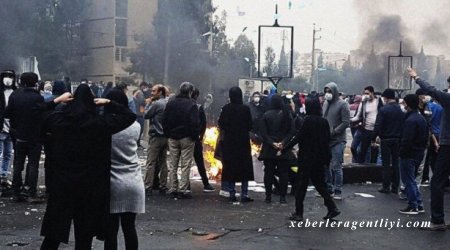 İranda 1 milyondan çox insan etiraza qalxdı