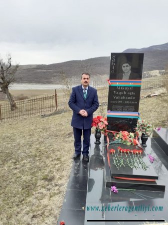 Yusif Osmanlı Şəhid məzarını ziyarət edib.