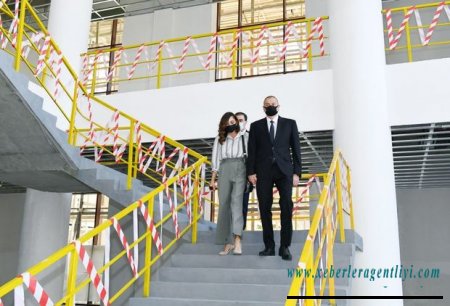 İlham Əliyev və Mehriban Əliyeva Gəncədə teatr binasının tikintisi ilə tanış oldular - YENİLƏNİB+FOTO