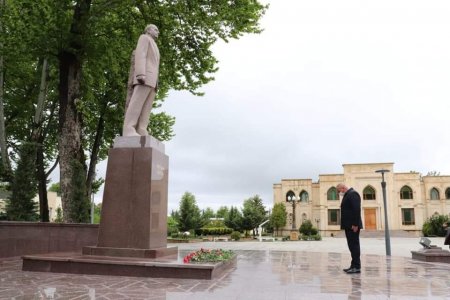 İsmayıllıda  ümummilli lider Heydər Əliyevin abidəsi ziyarət edildi