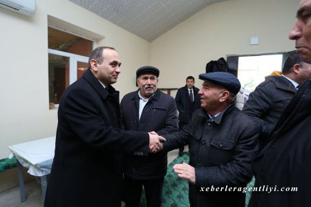 120 saylı Cəbrayıl-Qubadlı seçki dairəsindən YAP-ın deputatlığa namizədi  Ceyhun Məmmədov Abşeron rayonu Mehdiabad yaşayış massivində məskunlaşan cəbrayıllı məcburi köçkünlərlə görüş keçirib.