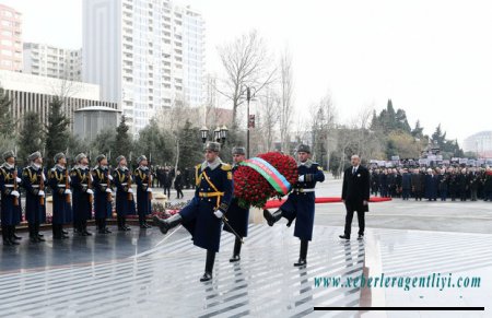 İlham Əliyev və Mehriban Əliyeva “Ana harayı” abidəsini ziyarət edib