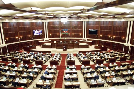 Bu gün parlament əmanətlərin tam sığortalanması haqqında layihəni müzakirəyə çıxarır