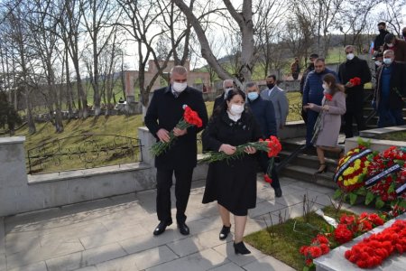 İsmayıllıdan olan şəhidin cənnətdəki ilk ad günü məzarı yanında qeyd olunub