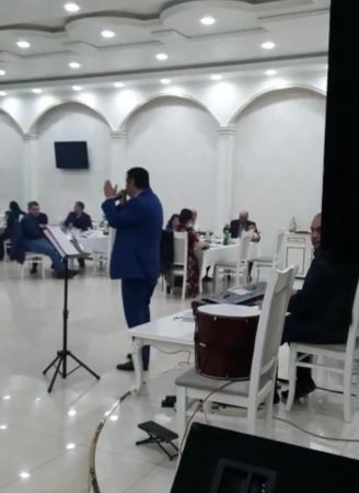 Paytaxtın Nizami rayonunda xüsusi karantin rejim qaydalarına əməl edilməyən restoranların birində  toy mərasiminin keçirilməsi aşkalanıb. 