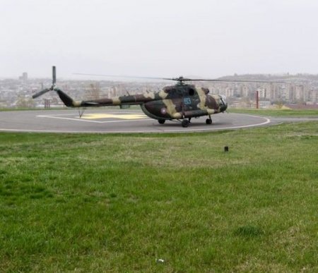 Etirazçı qadınları Ermənistan Müdafiə Nazirliyinin binasından helikopterlərlə uzaqlaşdırırlar 