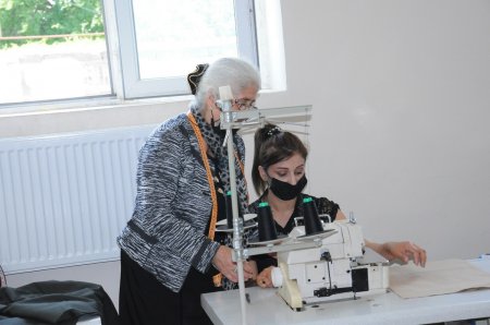 Dövlət Məşğulluq Agentliyi dərzi peşəsi üzrə növbəti hazırlıq kursu təşkil edib