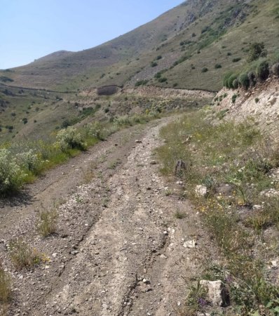 Xocavənd rayonunda yollara basdırılmış minalar polis əməkdaşları tərəfindən aşkar edilib