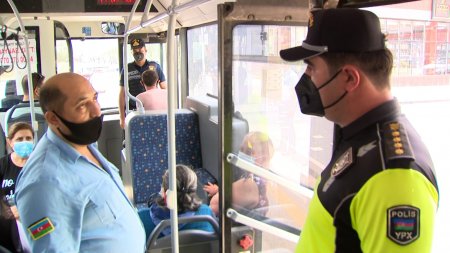 Sumqayıtda yol polisi avtobus və taksilərdə maska taxmayan şəxslərə qarşı profilaktik tədbir keçirib
