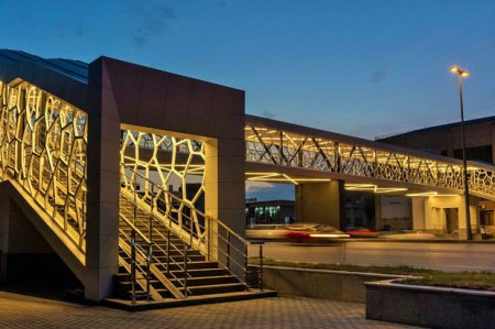 Bakıda yeni yerüstü piyada keçidi inşa edildi - FOTO