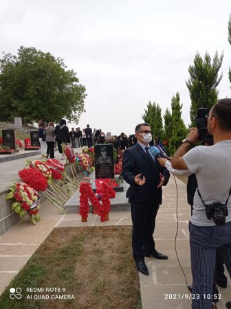 Deputat seçiciləri ilə görüşdü