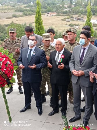 Deputat seçiciləri ilə görüşdü