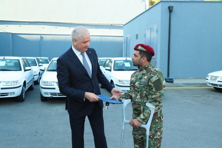 Vətən müharibəsində iştirak edən daha 44 qaziyə avtomobillər təqdim edildi