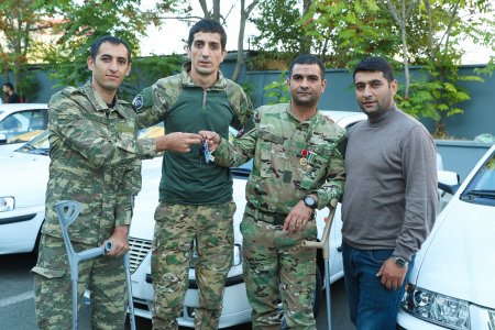 Vətən müharibəsində iştirak edən daha 44 qaziyə avtomobillər təqdim edildi
