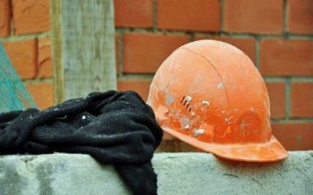 Bakıda tikinti zamanı uçqun oldu, fəhlə betonun altında qaldı