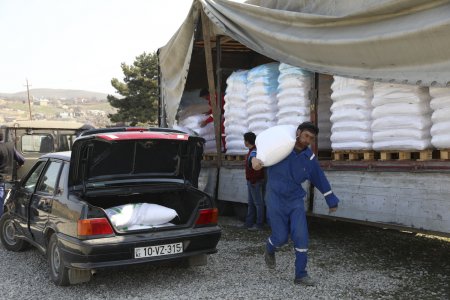 Mineral gübrələrin səyyar satış xidməti fermerlərin işini asanlaşdırıb