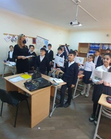 Könül Nurullayeva Nizami rayonunda yerləşən təhsil ocaqlarına baş çəkib