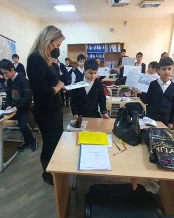 Könül Nurullayeva Nizami rayonunda yerləşən təhsil ocaqlarına baş çəkib