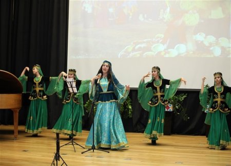 Heydər Əliyev adına Müasir Təhsil Kompleksi Qarabağ Dirçəliş Fonduna 600 ağac ianə edib - FOTOLAR