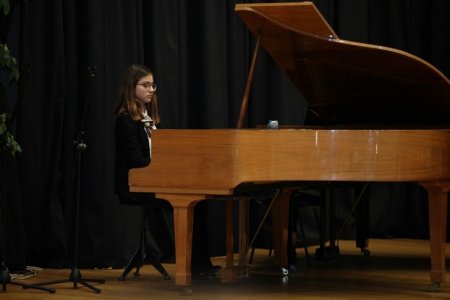 Heydər Əliyev adına Müasir Təhsil Kompleksi Qarabağ Dirçəliş Fonduna 600 ağac ianə edib - FOTOLAR