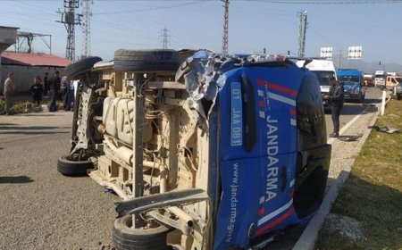 Türkiyədə hərbçilərin olduğu avtomobil qəzaya uğradı: Ölən və yaralananlar var - FOTO