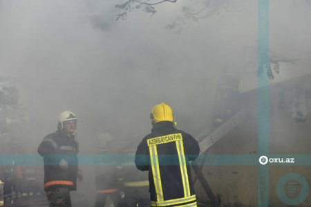 Bakıda ev yanıb