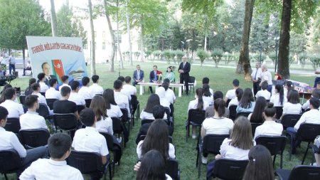 İsmayıllı Rayon Təhsil sektorunda yüksək nəticə göstərmiş məzunların mükafatlandırma mərasimi keçirilib