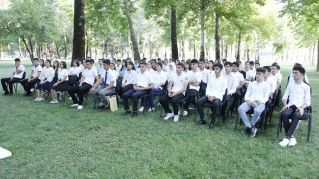 İsmayıllı Rayon Təhsil sektorunda yüksək nəticə göstərmiş məzunların mükafatlandırma mərasimi keçirilib