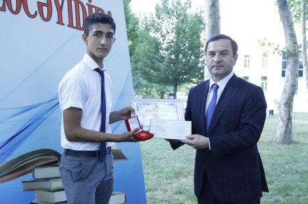 İsmayıllı Rayon Təhsil sektorunda yüksək nəticə göstərmiş məzunların mükafatlandırma mərasimi keçirilib