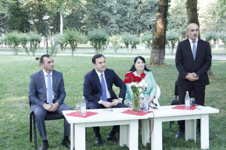 İsmayıllı Rayon Təhsil sektorunda yüksək nəticə göstərmiş məzunların mükafatlandırma mərasimi keçirilib