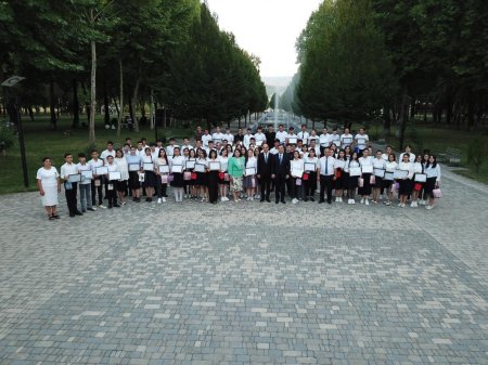 İsmayıllı Rayon Təhsil sektorunda yüksək nəticə göstərmiş məzunların mükafatlandırma mərasimi keçirilib