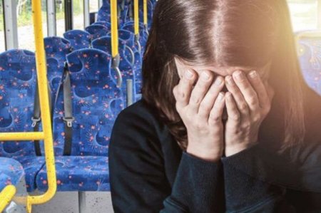 Avtobusda 12 yaşlı qıza əxlaqsızlıq edən şəxs həbs edildi Avtobusda 12 yaşlı qıza əxlaqsızlıq edən şəxs həbs edildi