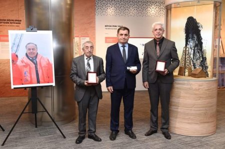 SOCAR-ın Baş ofisində “Neft Daşları” qəzeti əməkdaşlarının mükafatlandırılması mərasimi keçirilib