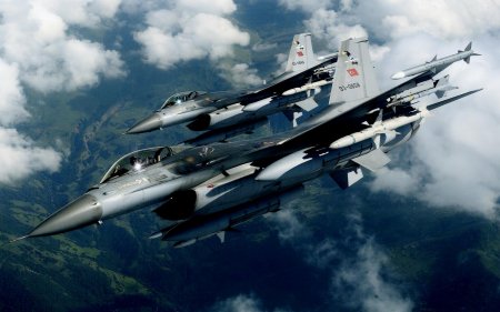 Türkiyə "F-16" qırıcılarını Azərbaycana göndərdi 