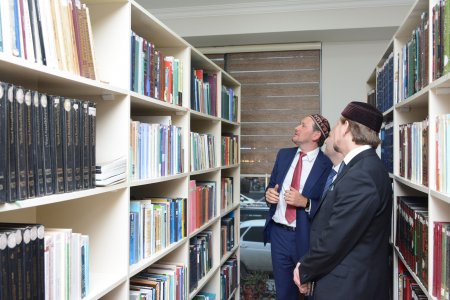 Moskva İslam İnstitutunun rektoru Damir Muxetdinov İlahiyyat İnstitutunu ziyarət edib