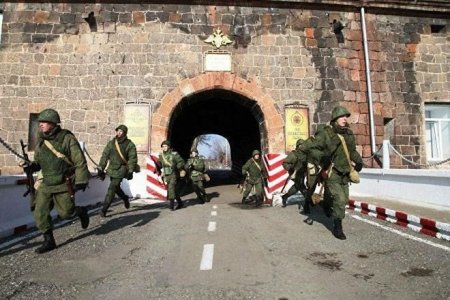 Paşinyan rus bazasını bağlamaq üçün Laçın yolundan necə istifadə edir?