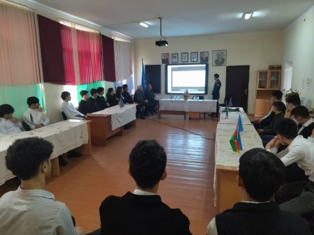 Polis Akademiyasının əməkdaşları İsmayıllı rayonunda XI sinif şagirdləri ilə görüşüblər