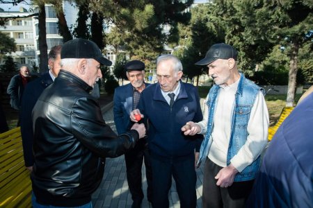 Ahıl şəxslər üçün sosial xidmət müəssisəsi sakinləri ziyarət olunub, müəssisənin həyətində ağacəkmə tədbiri keçirilib