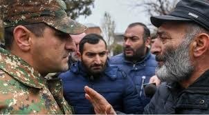 Ermənistanda hərbi komissarın onurğasını sındırdılar