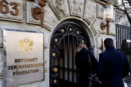 Almaniya Rusiya diplomatlarını kütləvi şəkildə ölkədən çıxarır