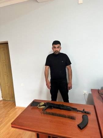 Qobustanda İran vətəndaşına kuryerlik edən şəxsdən “Kalaşnikov” avtomatı götürülüb