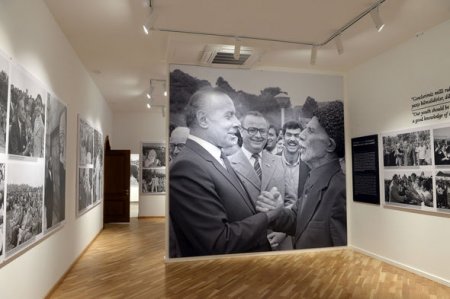“Xarıbülbül” festivalının qonaqları Şuşada “Heydər Əliyev və Qarabağ” sərgisində - FOTO