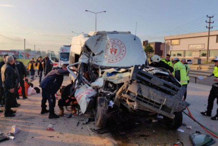 Türkiyədə idmançıları daşıyan mikroavtobus qəzaya uğradı: Çox sayda yaralı var