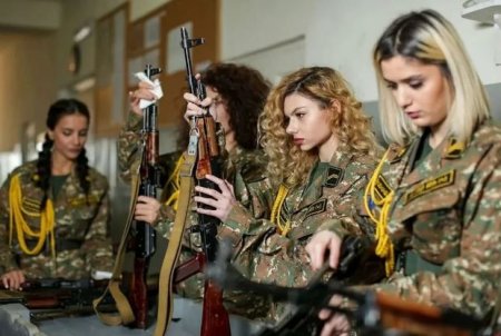 Erməni qadınlara hərbi xidmət üçün bir milyon təklif olunur