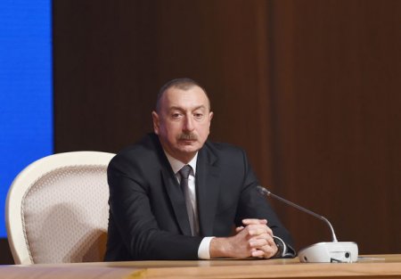 Prezident: “Fransada rəsmi şəxslər və parlamentarilər tərəfindən irqi nifrət xarakterli çıxışlar artmaqdadır”