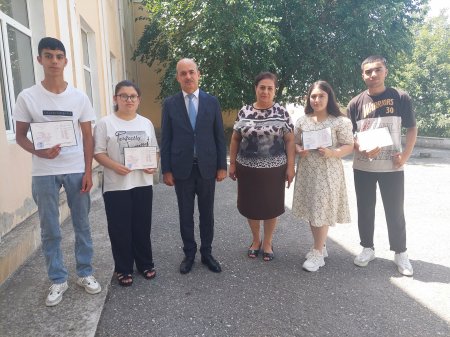 Regional İdarə müdiri məzunlara attestatların verilməsi mərasimində iştirak edib