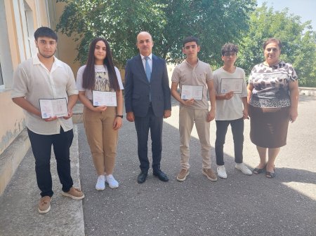 Regional İdarə müdiri məzunlara attestatların verilməsi mərasimində iştirak edib