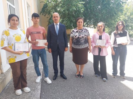Regional İdarə müdiri məzunlara attestatların verilməsi mərasimində iştirak edib