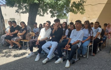 Regional İdarə müdiri məzunlara attestatların verilməsi mərasimində iştirak edib
