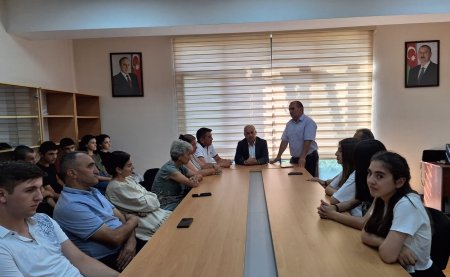 Məzunlara attestatların təqdim edilməsinə başlanılıb